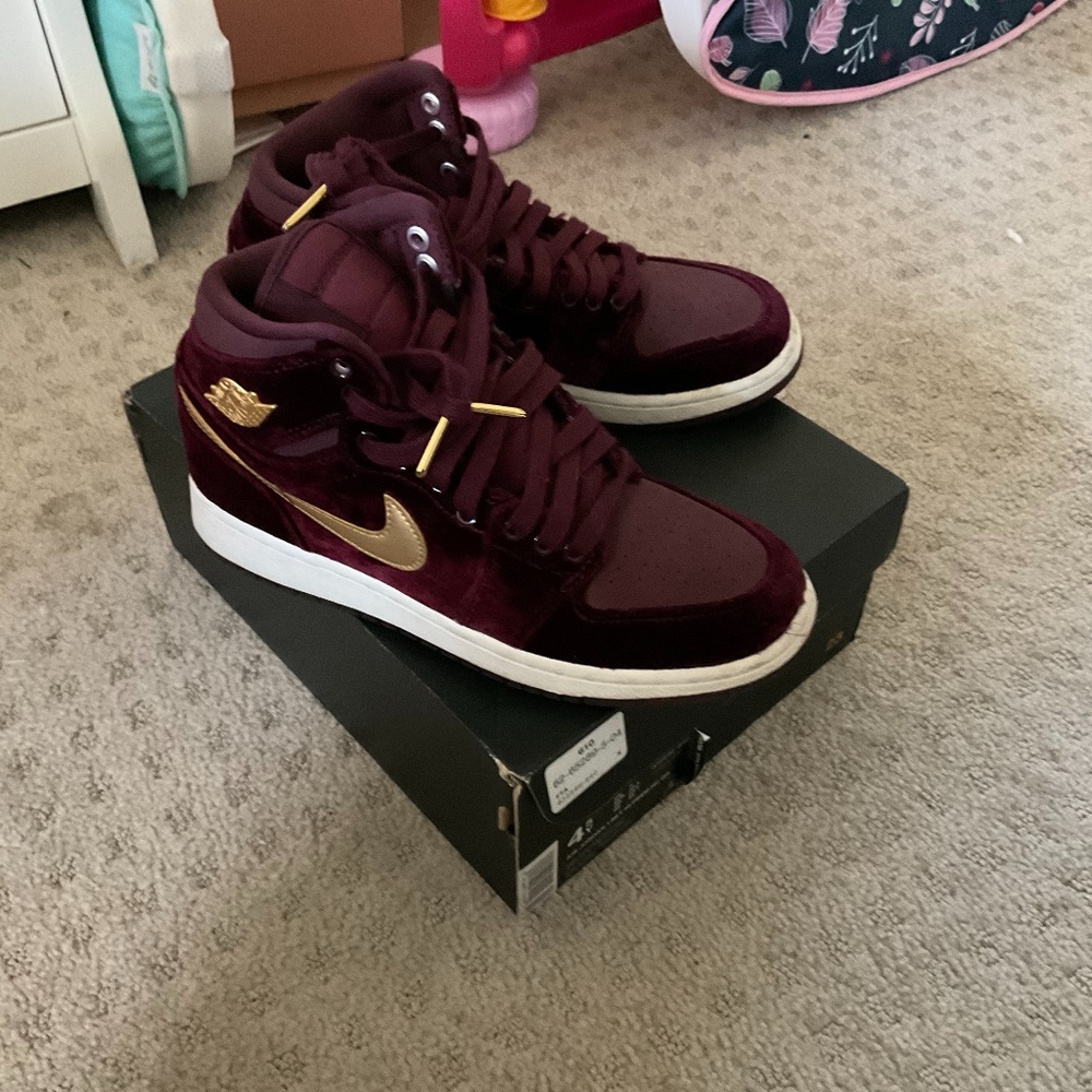 Air Jordan 1 Heiress GG Velvet